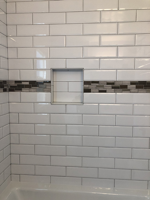 Tiled bath/shower with dark stripe